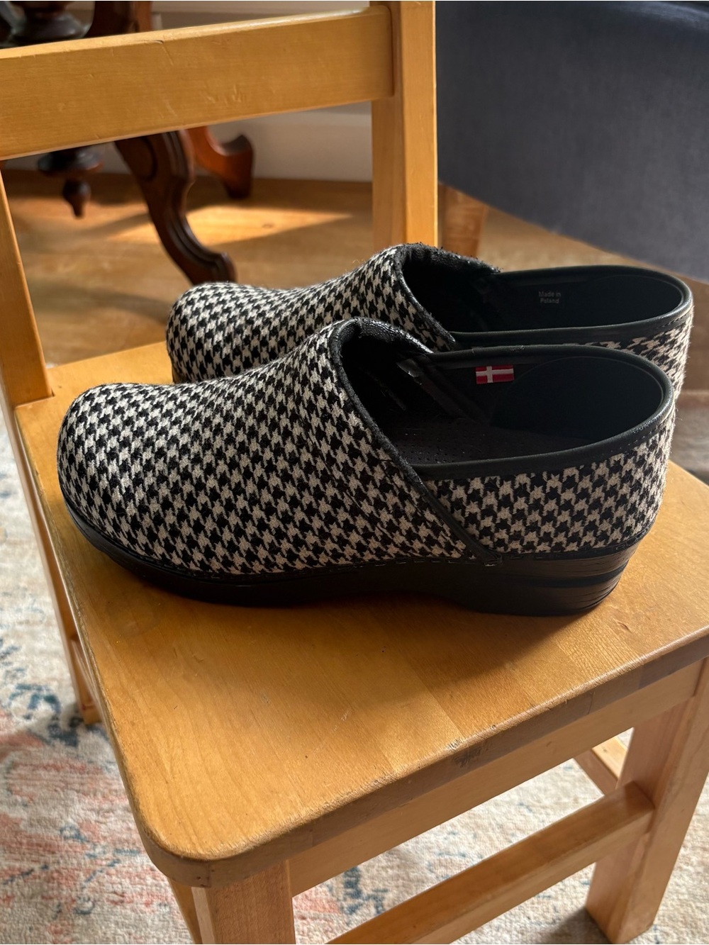 Sanita Black & White Houndstooth Slip-On Clogs size 38 EUR 6.5-7 US